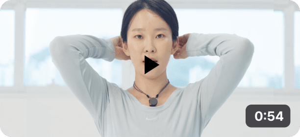 목과 어깨 스트레칭 운동 영상 예시